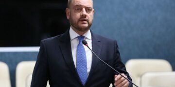 Governador em exercício do Rio troca comando de secretarias