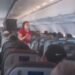 Pastora mirim de 10 anos é abordada após pregar em avião