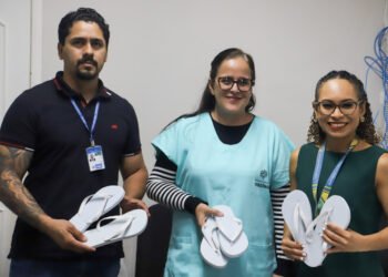 Entrega de sandálias produzidas por mão de obra reeducanda promove dignidade e solidariedade em Porto Velho