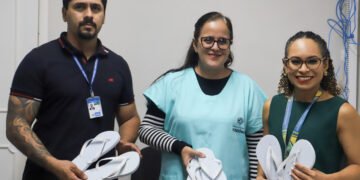Entrega de sandálias produzidas por mão de obra reeducanda promove dignidade e solidariedade em Porto Velho