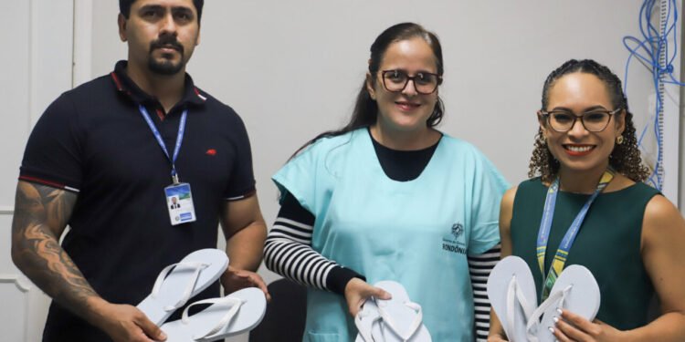 Entrega de sandálias produzidas por mão de obra reeducanda promove dignidade e solidariedade em Porto Velho
