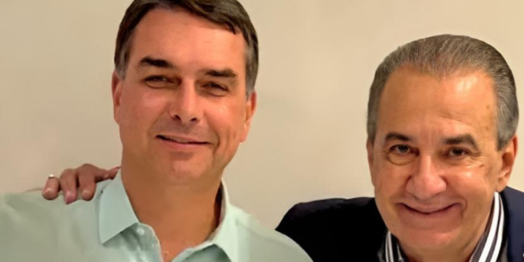 Silas Malafaia defende Flávio Bolsonaro, critica “vazamentos seletivos” e diz que senador é alvo de perseguição