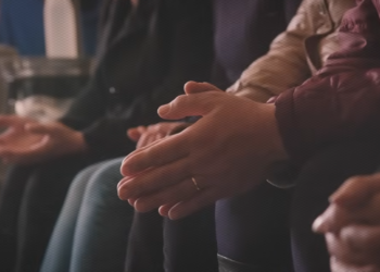 Domingo da Igreja Perseguida: Conheça movimento global de oração pelos cristãos perseguidos