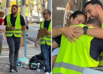 Ambulante que vendia bala nas ruas recebe carrinho de doces após orar: “Deus me viu”