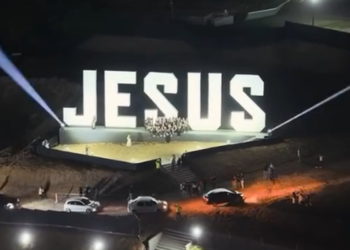 Mirante com letreiro “Jesus” é inaugurado por igreja em São Paulo