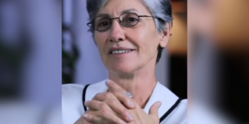 Cássia Kis é denunciada por transfobia após criticar presença de trans em banheiro feminino