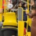 Jovem ora e evangeliza passageiros em ônibus no Paraná: “Jesus dá descanso”