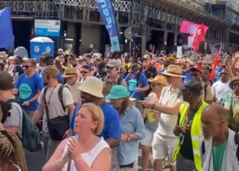 Marcha para Jesus reúne milhares em Londres após 25 anos: ‘Igreja viva’