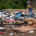 Infrator é obrigado a recolher entulho após ser flagrado pela prefeitura