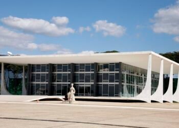 STF barra lei que autorizava pais a impedir filhos em aulas sobre identidade de gênero