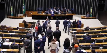 Câmara aprova PEC que prevê menos impostos para igrejas e suas entidades sociais