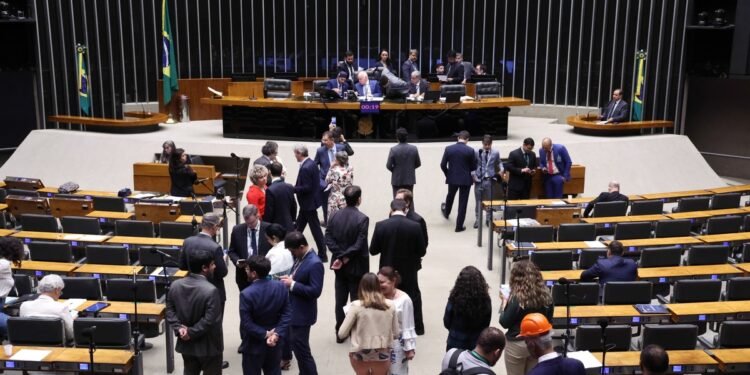 Câmara aprova PEC que prevê menos impostos para igrejas e suas entidades sociais