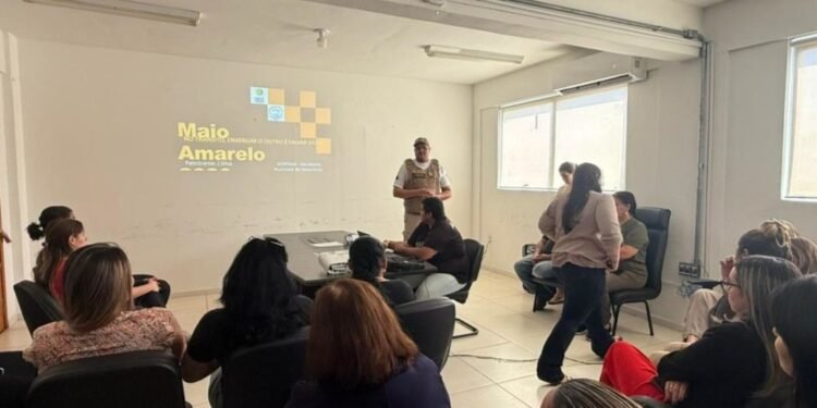MAIO AMARELO – Palestra conscientiza servidores sobre cuidados no trânsito