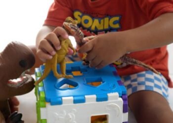 Mãe acolhedora transforma cuidado em amor e recomeço na vida de crianças