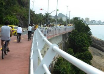 Prefeitura do Rio fecha Ciclovia Tim Maia após ondas de 2 metros