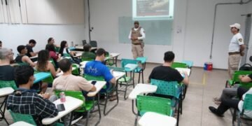 Prefeitura reforça conscientização no trânsito com palestra educativa em instituição de ensino