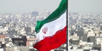 Cristã perseguida pelo regime iraniano é condenada a 9 anos de prisão