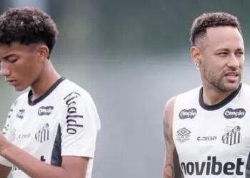 Na prisão, Robinho descobre agressão de Neymar ao filho e se revolta