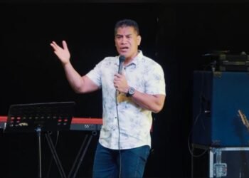 Igreja diz que Jesus foi pessoalmente a culto e distribuiu coroas
