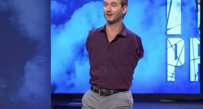 Nick Vujicic responde aos rumores de sua morte confirmando que está vivo e bem