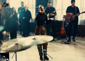 Lis Avancini apresenta música composta com Anderson Freire