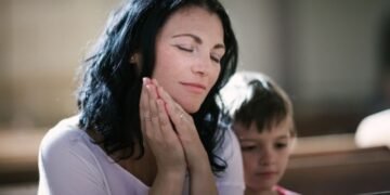 Mães prosperam quando a igreja se faz presente em uma comunidade amorosa