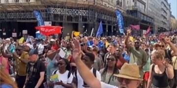 Marcha para Jesus volta a Londres após 25 anos e reúne milhares