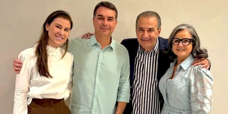Colunista da Folha admite erro sobre Malafaia e Flávio Bolsonaro