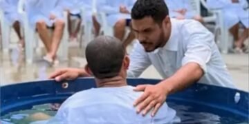 Vídeo de batismo de 29 presos no Piauí emociona