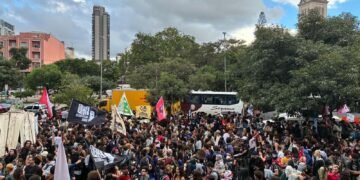Em ato na capital paulista, estudantes criticam políticas educacionais