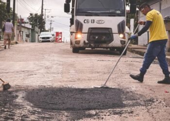 Bairro Eletronorte recebe serviço de tapa-buracos e melhorias em ruas