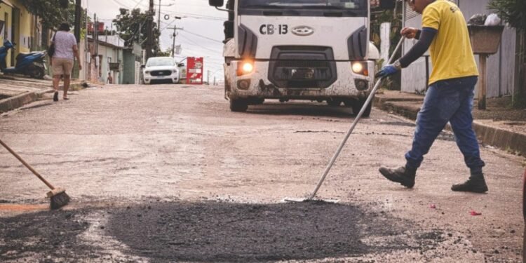 Bairro Eletronorte recebe serviço de tapa-buracos e melhorias em ruas