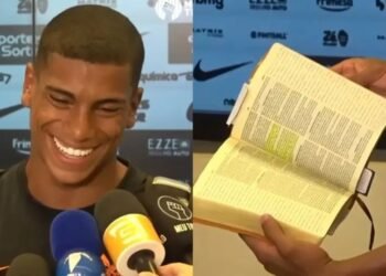 ‘Temos que pregar’, diz jogador do Corinthians flagrado com Bíblia