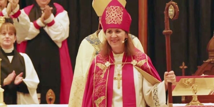 Igreja Episcopal empossa 1ª bispa assumidamente lésbica