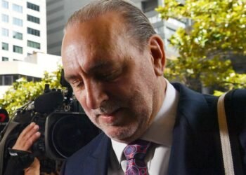 Hacker publica pornografia na página do fundador da Hillsong