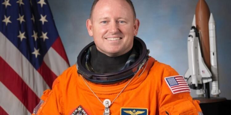 Preso no espaço astronauta narra aprendeu com Deus