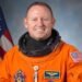 Preso no espaço astronauta narra aprendeu com Deus