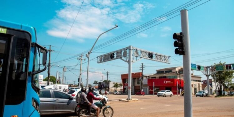 Radares de velocidade diminuem acidentes e vítimas no trânsito da capital