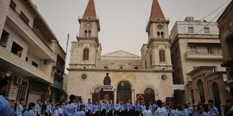Atentado a bomba durante funeral em igreja na Síria é impedido