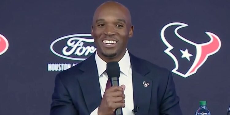 NFL: técnico destaca fé em Jesus após vitória que classificou time