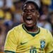 Seleção: Endrick exalta esposa em sua volta por cima no futebol