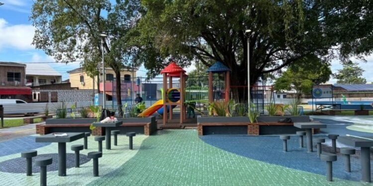 Praça do Cohab renovada reacende convivência e expectativa no bairro