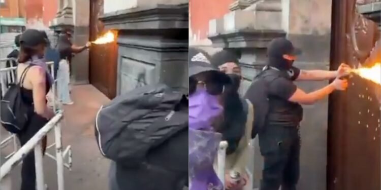 Feministas tentam atear fogo a igreja durante protesto no México