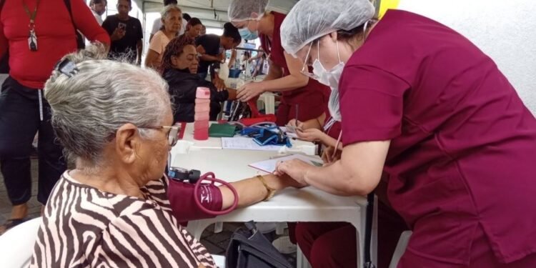 Atendimentos médicos e práticas integrativas para ação especial de Dia das Mães na Zona Sul