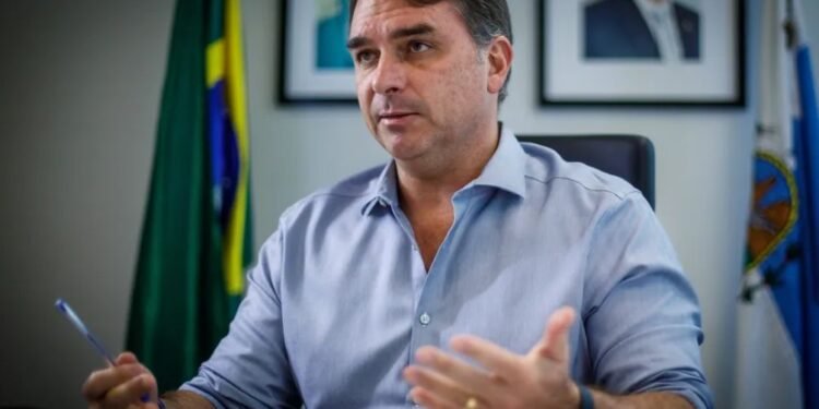 ‘Apenas fale a verdade’, aconselha Bolsonaro a Flávio sobre áudio
