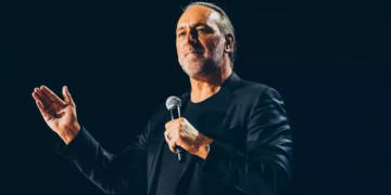 Fundador da Igreja Hillsong diz que conta do X foi hackeada, após publicação de conteúdo pornográfico