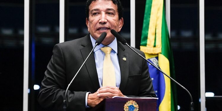 Magno Malta vai à CNJ contra juiz sobre pais por ensino domiciliar