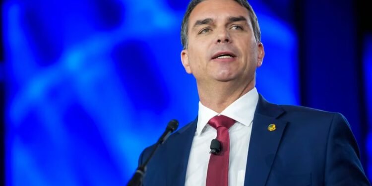 Flávio quer redução da maioridade penal para crimes hediondos