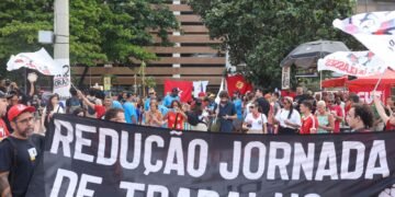 Caminhos da Reportagem debate impactos da escala 6×1 no Brasil