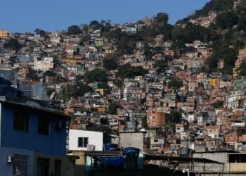 Projeto de turismo em favelas do Rio prepara rota especial para a Copa